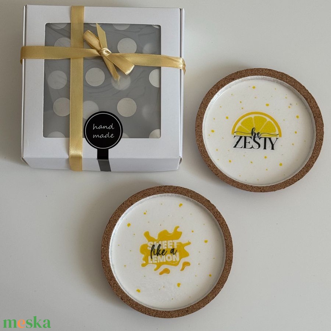 Citromos parafa alátét szett � Be Zesty és Sweet Like a Lemon � egyedi mintás, 2 db, ajándékdobozban - otthon & életmód - konyhafelszerelés, tálalás - tálalás - tányér- és poháralátét - Meska.hu
