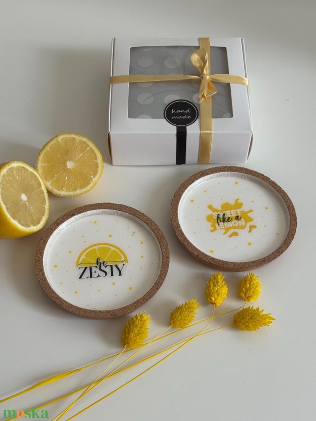 Citromos parafa alátét szett � Be Zesty és Sweet Like a Lemon � egyedi mintás, 2 db, ajándékdobozban - otthon & életmód - konyhafelszerelés, tálalás - tálalás - tányér- és poháralátét - Meska.hu