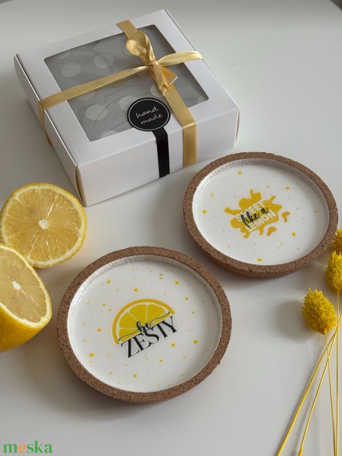 Citromos parafa alátét szett � Be Zesty és Sweet Like a Lemon � egyedi mintás, 2 db, ajándékdobozban - otthon & életmód - konyhafelszerelés, tálalás - tálalás - tányér- és poháralátét - Meska.hu