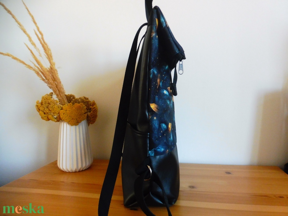 Fekete levél mintás roll up/roll top hátizsák - táska & tok - hátizsák - roll top hátizsák - Meska.hu