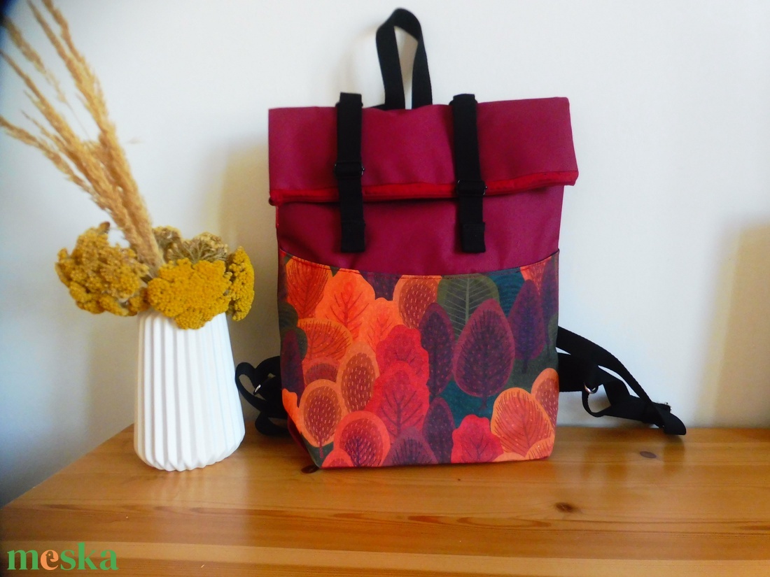 Bordó erdő mintás nagy roll up hátizsák - táska & tok - hátizsák - roll top hátizsák - Meska.hu