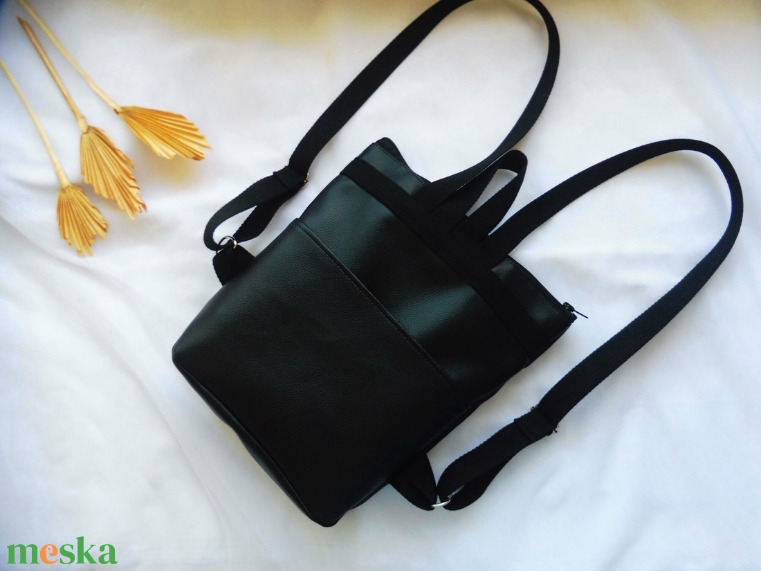 Fekete apró mintás mini hátizsák - táska & tok - hátizsák - hátizsák - Meska.hu