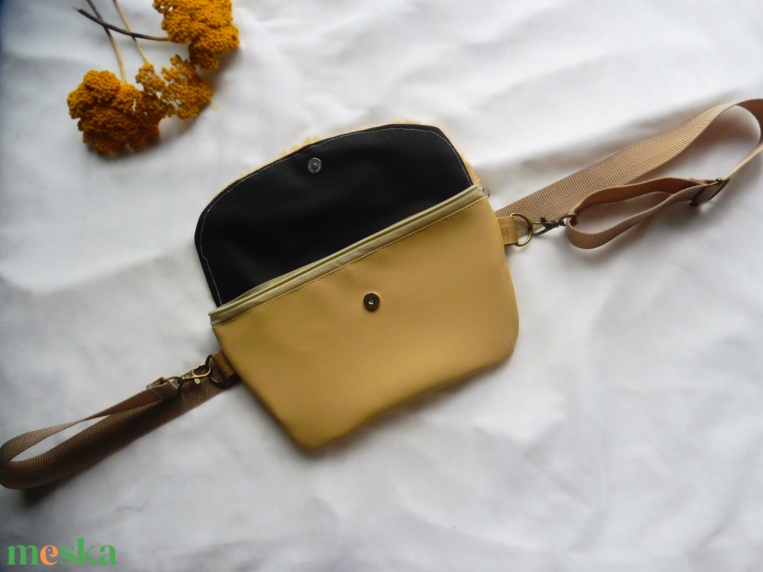 Bézs szőrmés övtáska - táska & tok - övtáska - Meska.hu