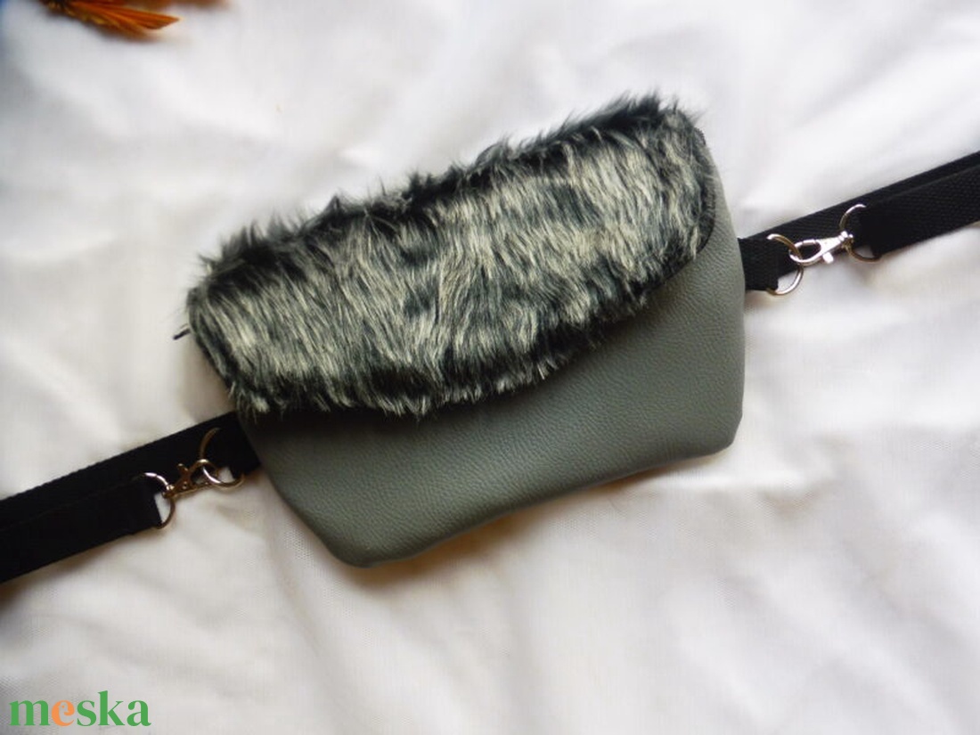 Szürke szőrmés övtáska - táska & tok - övtáska - Meska.hu