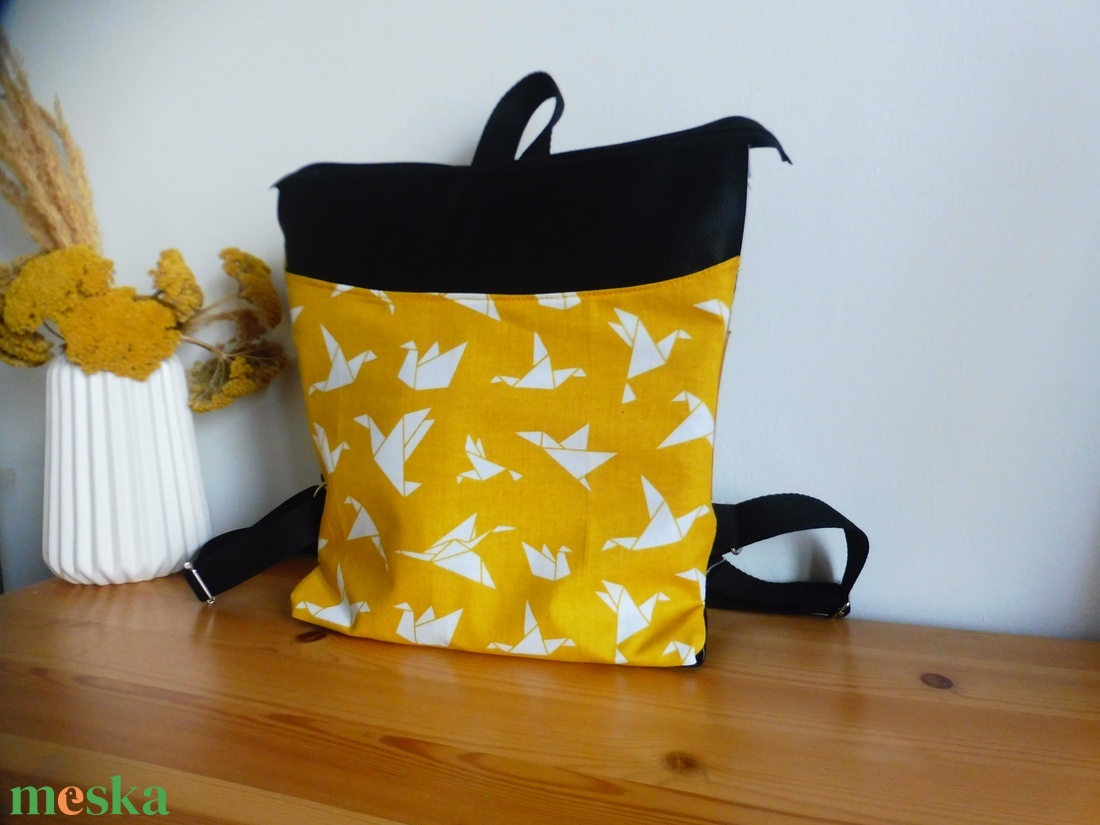 Sárga madaras mini hátizsák - táska & tok - hátizsák - hátizsák - Meska.hu