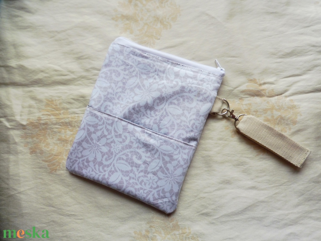 Bézs és fehér mintás könyvtok és ebook olvasó - könyv & zene - könyvtok - Meska.hu