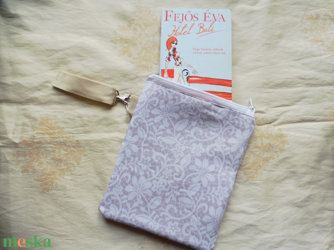 Bézs és fehér mintás könyvtok és ebook olvasó - könyv & zene - könyvtok - Meska.hu