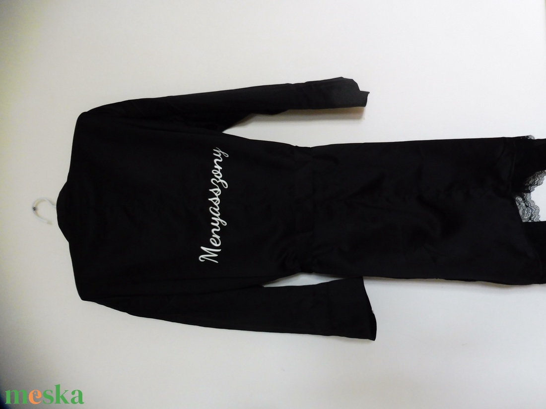 Fekete névre szóló köntös - esküvő - kiegészítők - esküvői köntös - Meska.hu