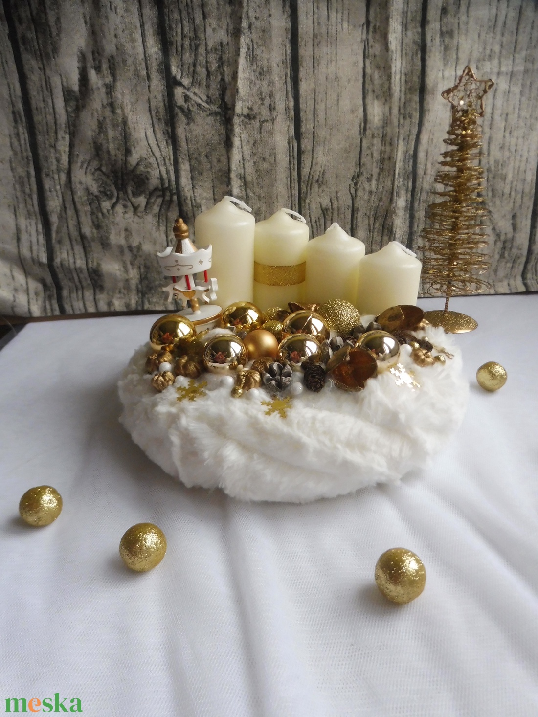 Fehér szőrmés adventi koszorú - karácsony - adventi díszek - adventi koszorú - Meska.hu