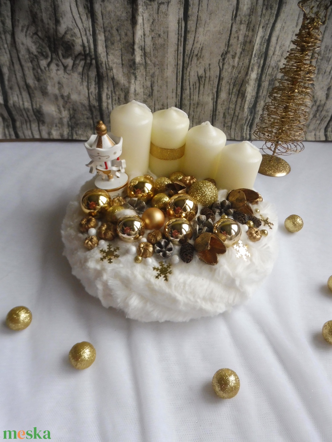 Fehér szőrmés adventi koszorú - karácsony - adventi díszek - adventi koszorú - Meska.hu