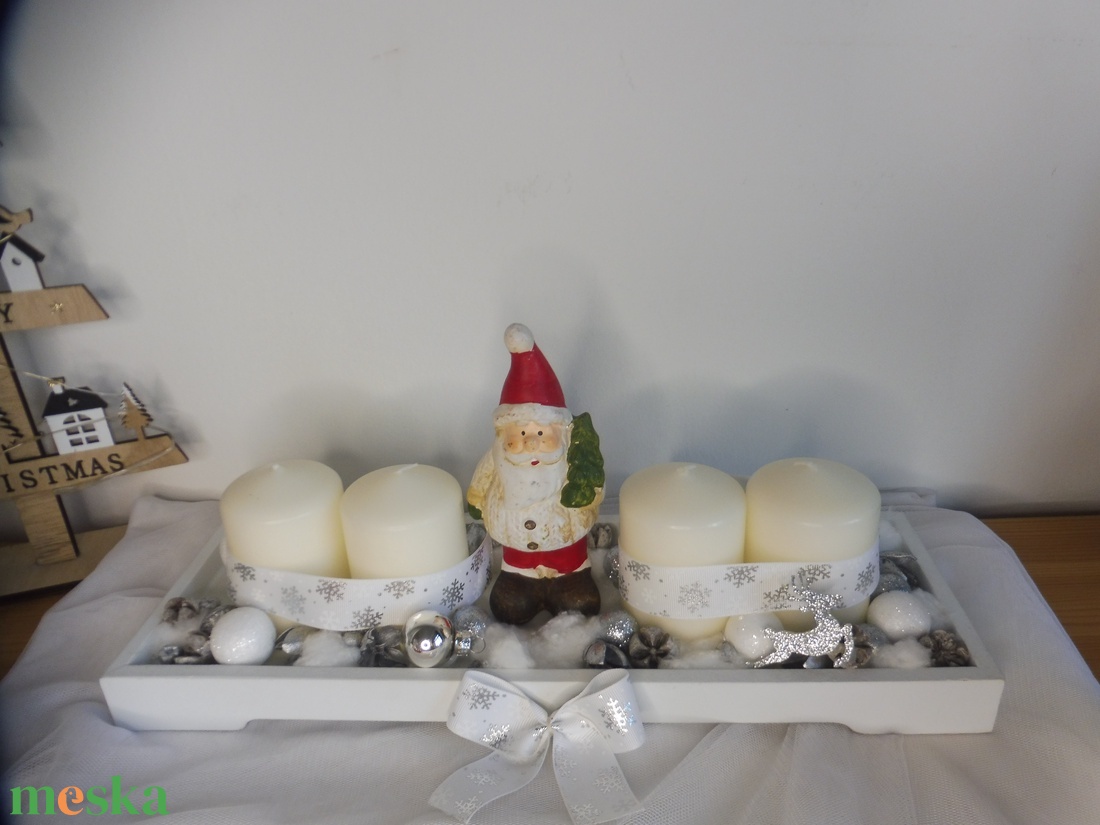 Mikulásos adventi koszorú fehér és ezüst színben - karácsony - adventi díszek - adventi koszorú - Meska.hu