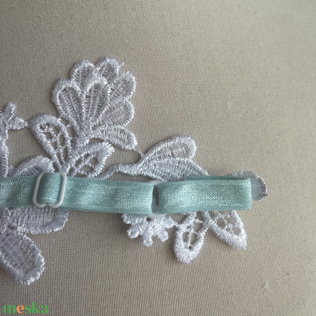 Virágos harisnyakötő - esküvő - kiegészítők - harisnyatartó & valami kék - Meska.hu