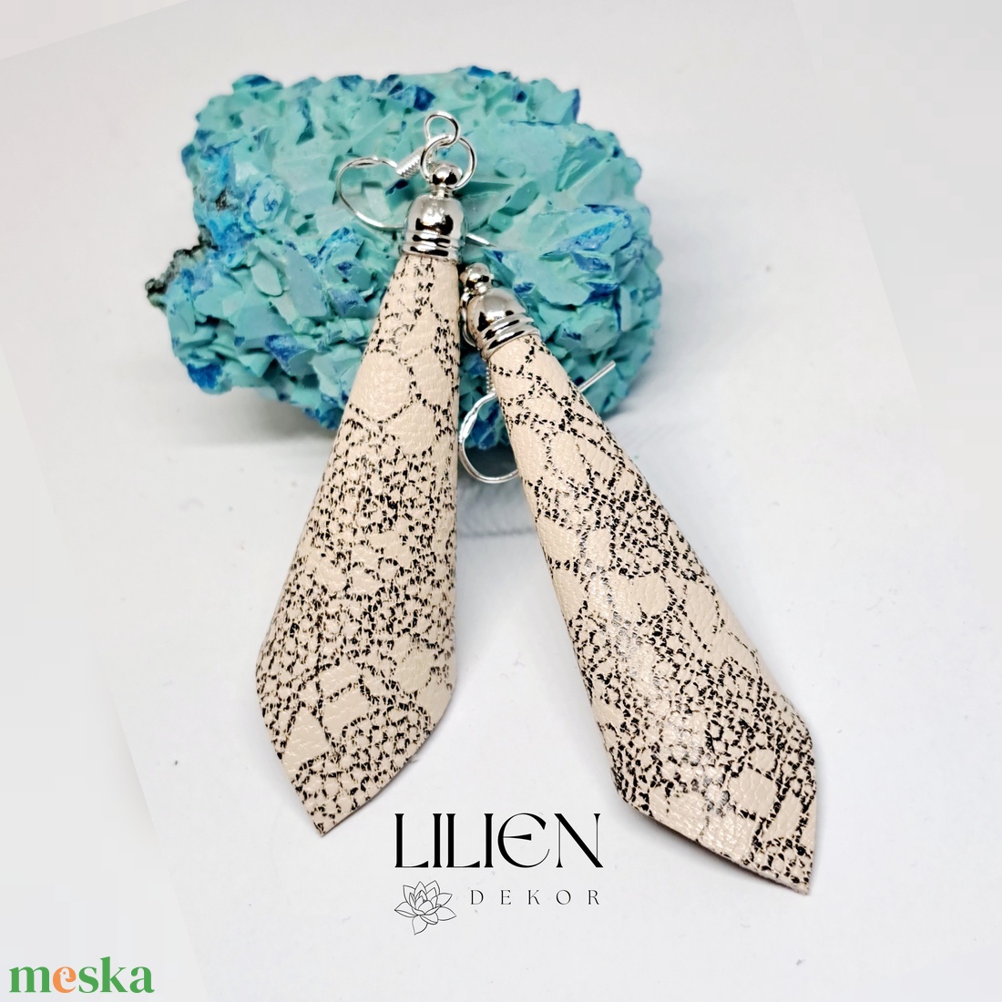 Mintás  bőr fülbevaló,fülbevaló  - ékszer - fülbevaló - lógó fülbevaló - Meska.hu