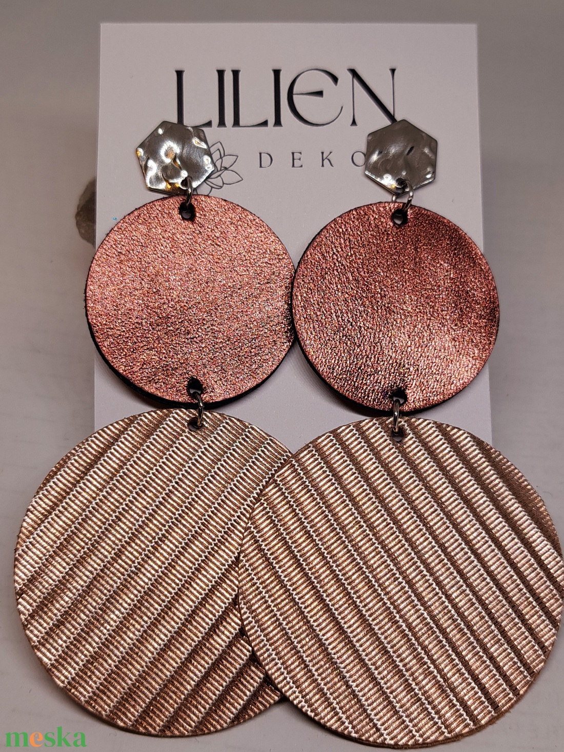  ELEGÁNS KORONGOK bőr fülbevaló - ékszer - fülbevaló - lógós kerek fülbevaló - Meska.hu