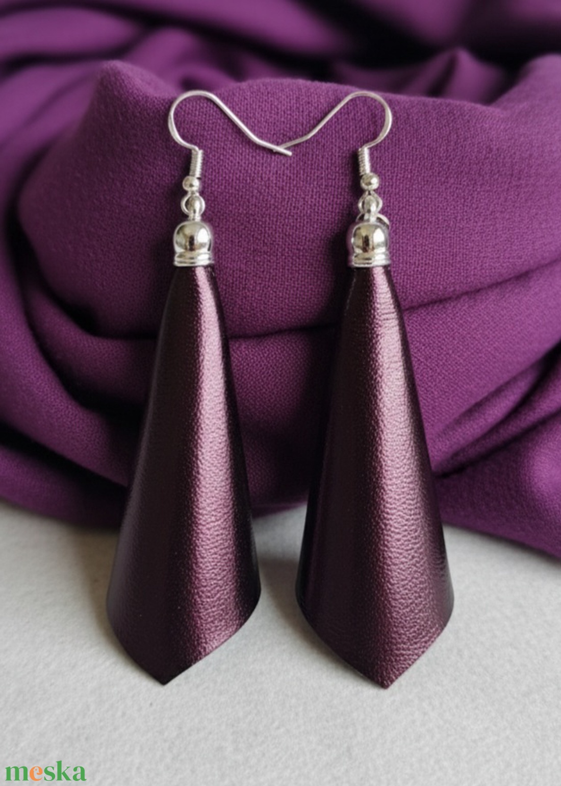 BORDÓSLILA bőr fülbevaló  - ékszer - fülbevaló - lógó fülbevaló - Meska.hu
