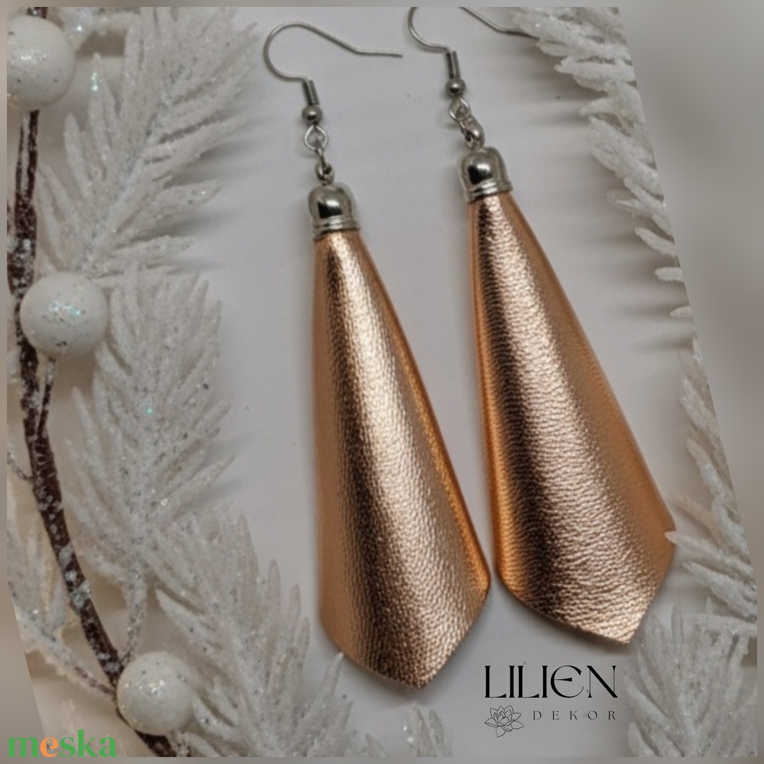 ROSEGOLD lógós bőr fülbevaló - ékszer - fülbevaló - lógó fülbevaló - Meska.hu