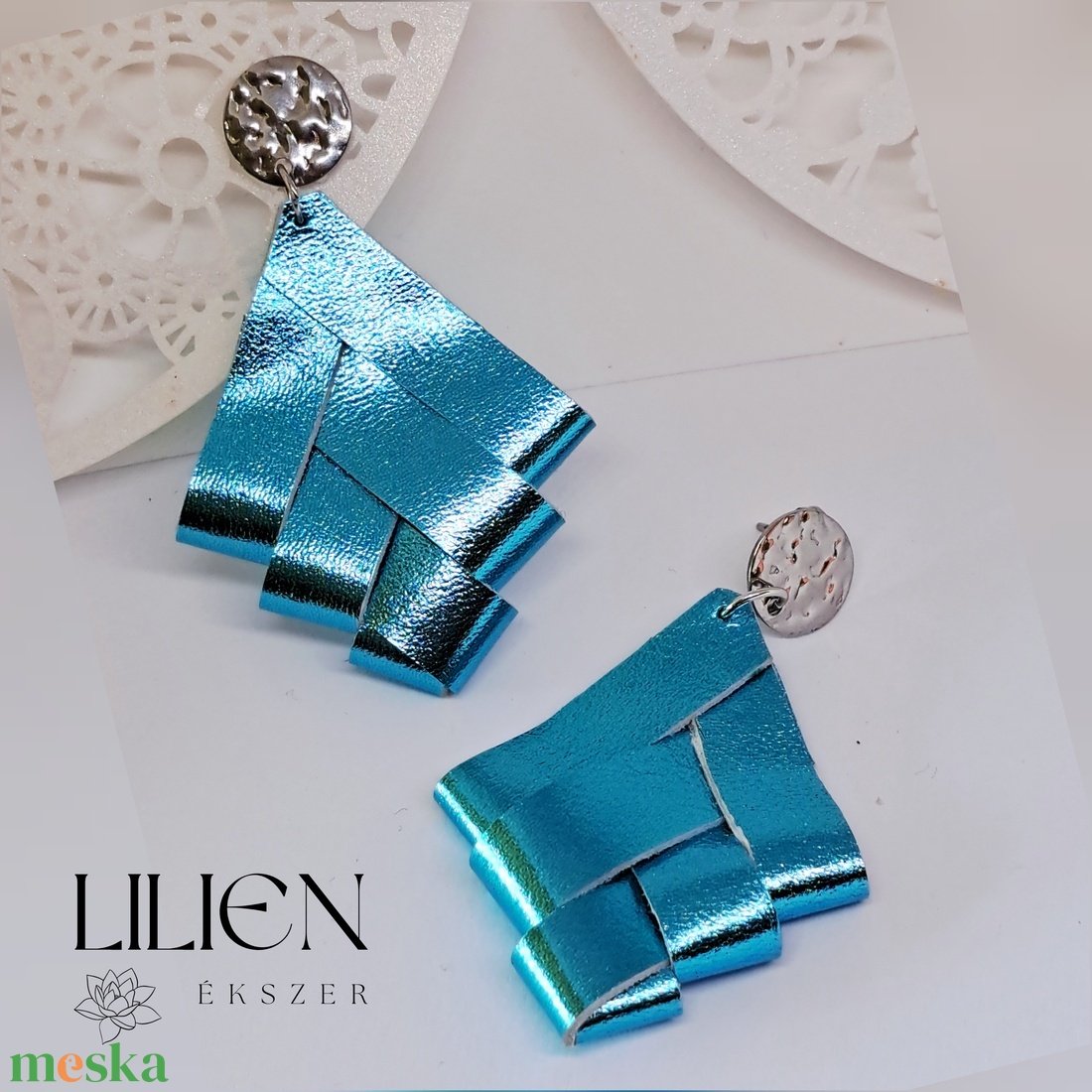Metál türkiz bőr fülbevaló - ékszer - fülbevaló - lógó fülbevaló - Meska.hu