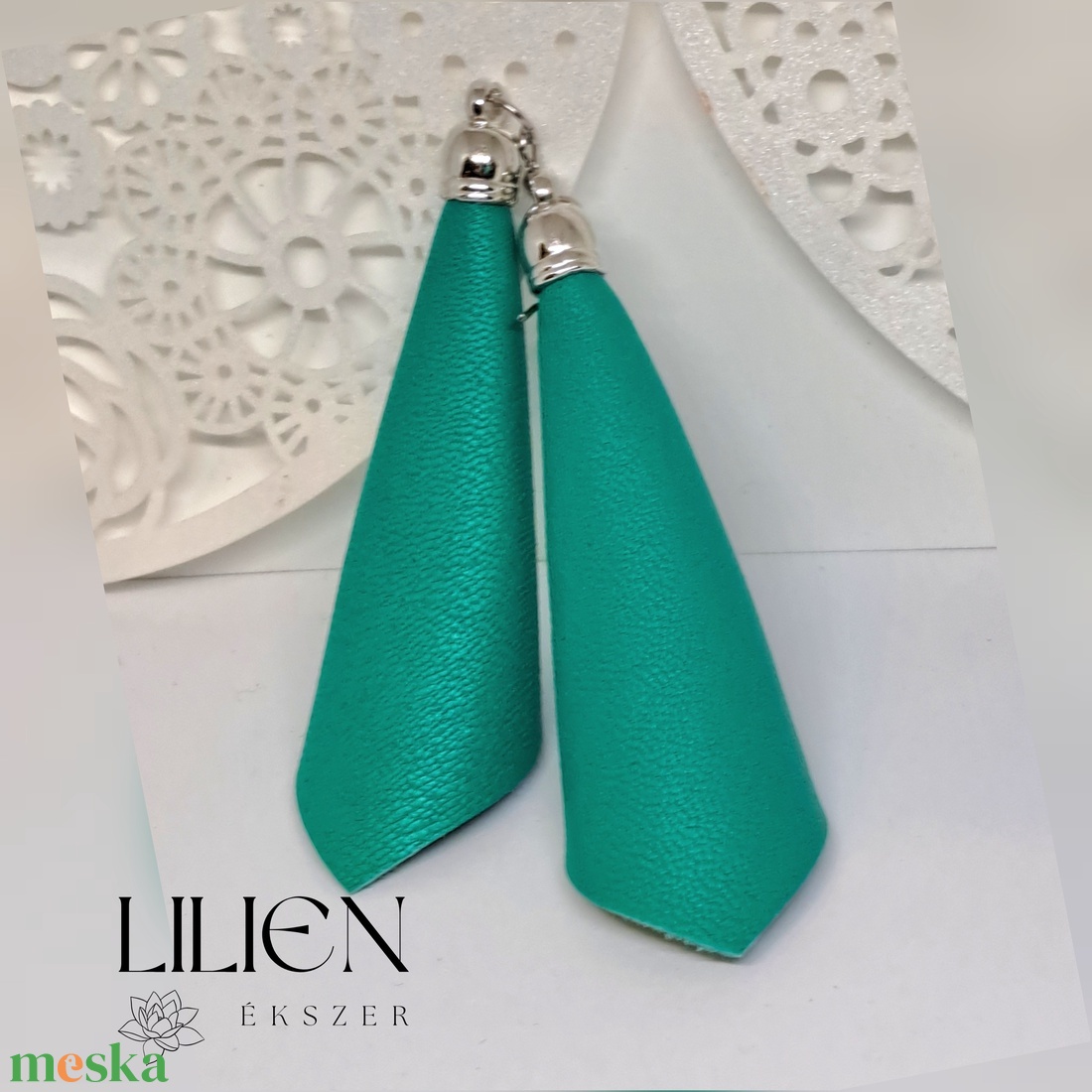 Türkizzöld bőr fülbevaló  - ékszer - fülbevaló - lógó fülbevaló - Meska.hu