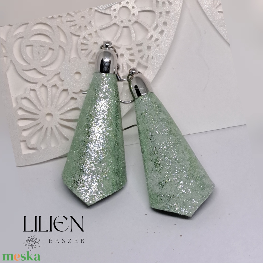 LIME bőr fülbevaló  - ékszer - fülbevaló - lógó fülbevaló - Meska.hu