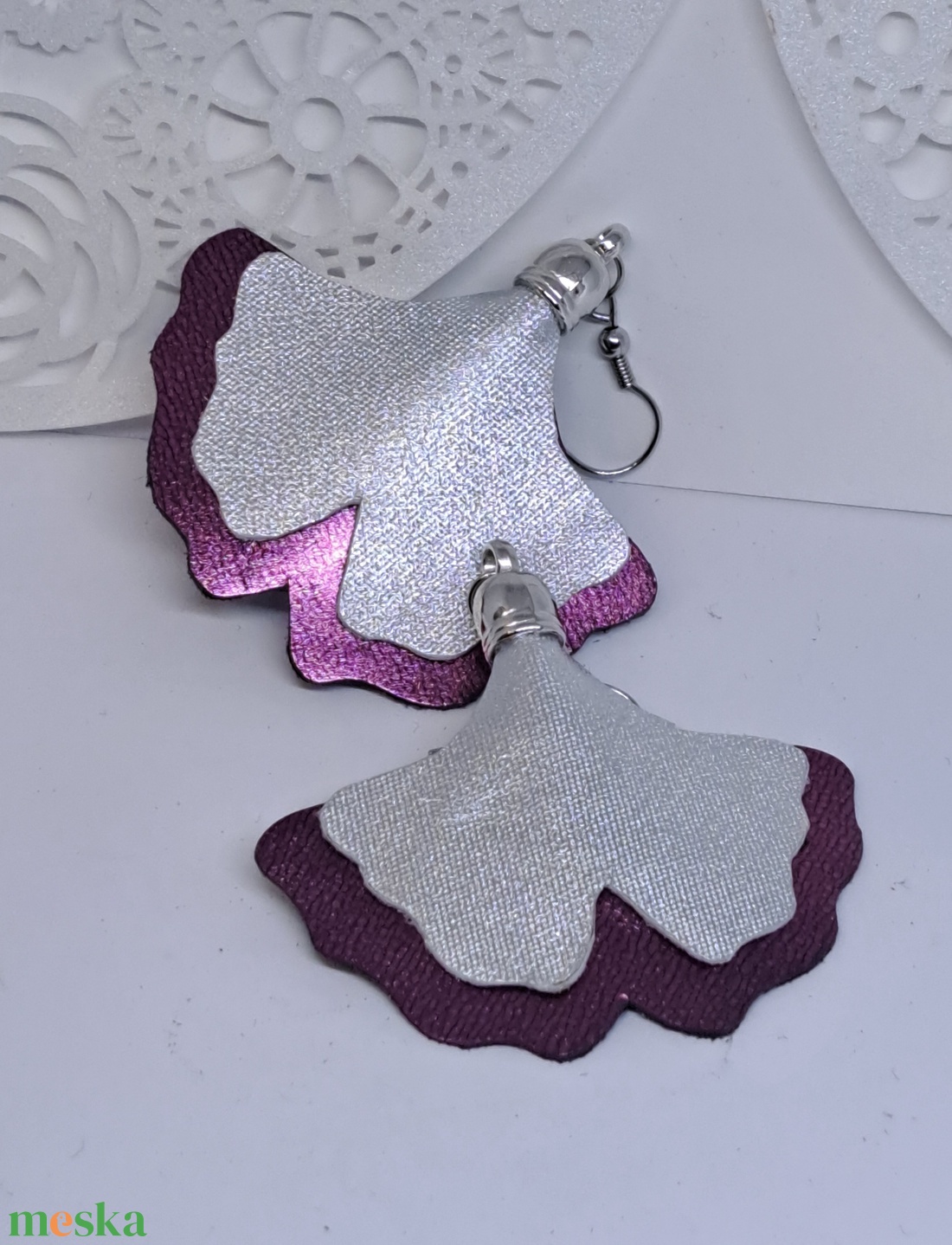 EZÜST-MAGENTA GINKGO  bőr fülbevaló - ékszer - fülbevaló - lógó fülbevaló - Meska.hu