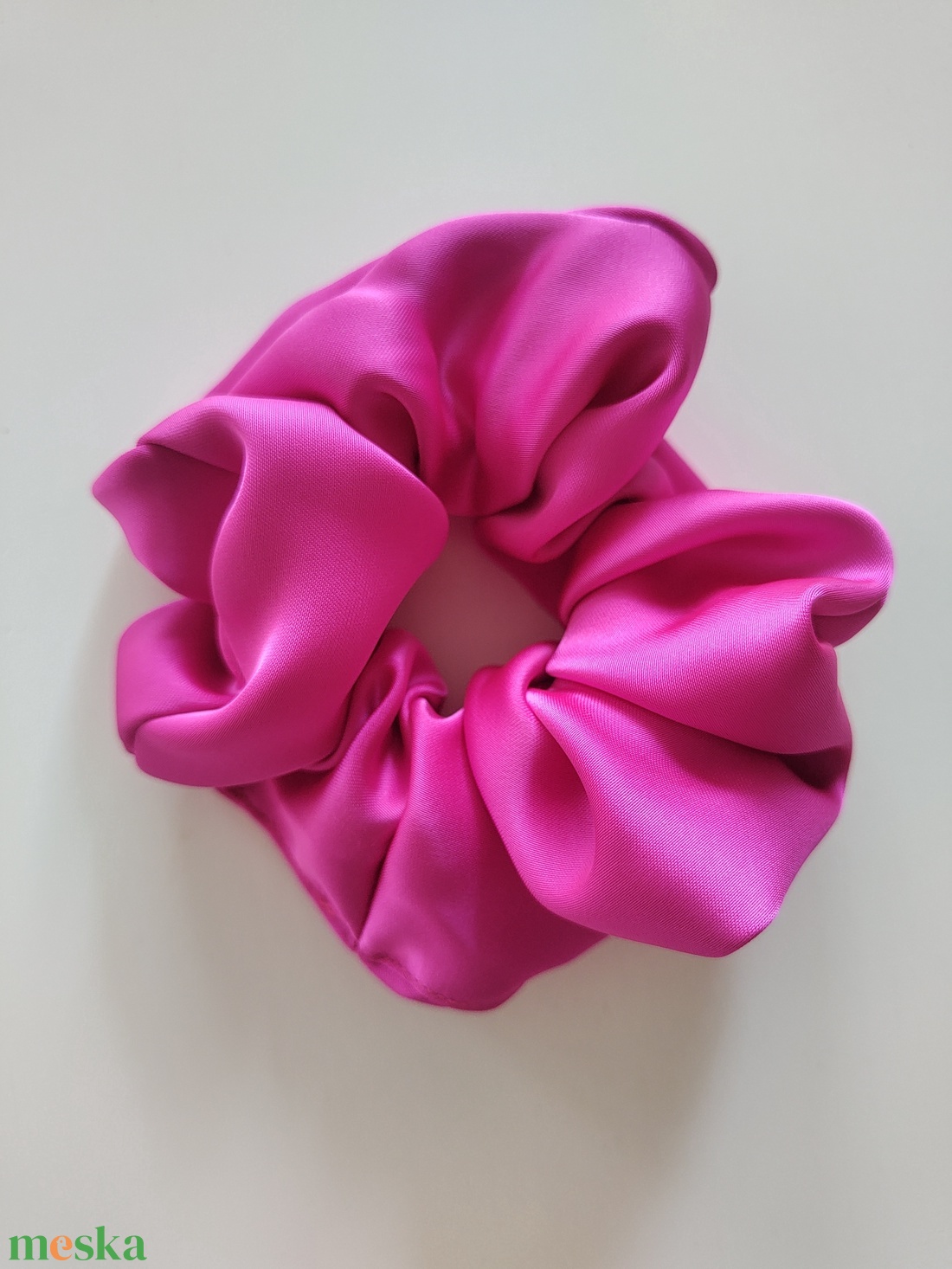 Rózsaszín szatén scrunchie hajgumi - ruha & divat - hajdísz & hajcsat - hajgumi - Meska.hu Rózsaszín szatén scrunchie hajgumi - ruha & divat - hajdísz & hajcsat - hajgumi - Meska.hu