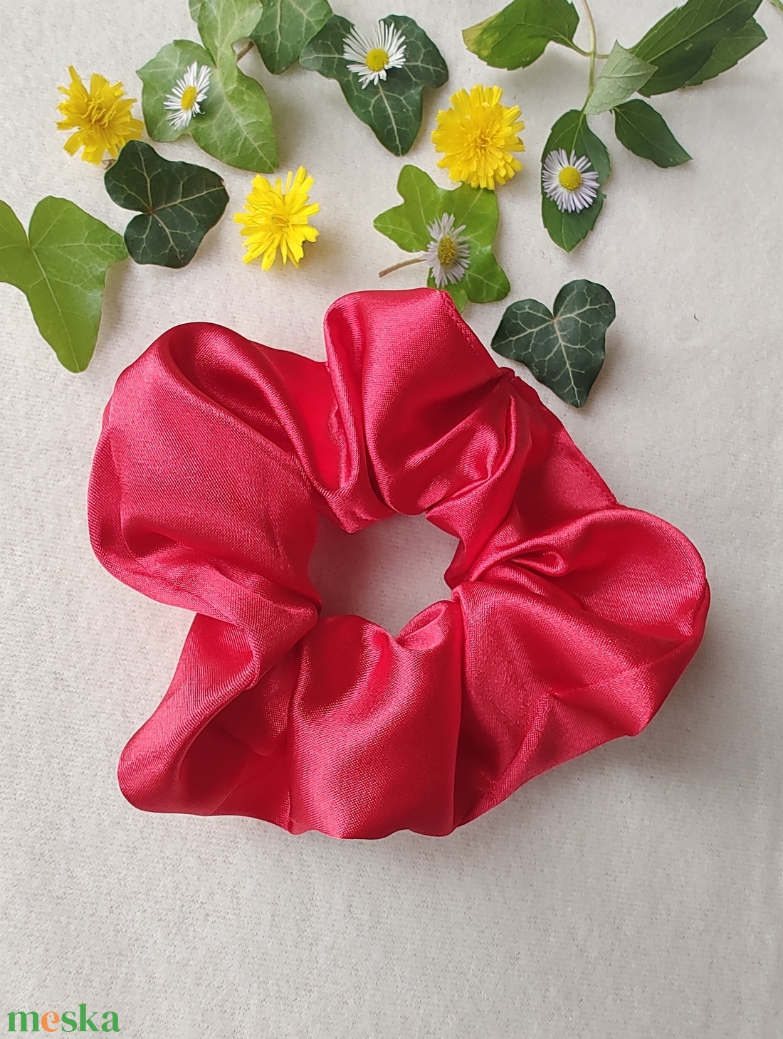 Piros szatén scrunchie - ruha & divat - hajdísz & hajcsat - hajgumi - Meska.hu Piros szatén scrunchie - ruha & divat - hajdísz & hajcsat - hajgumi - Meska.hu