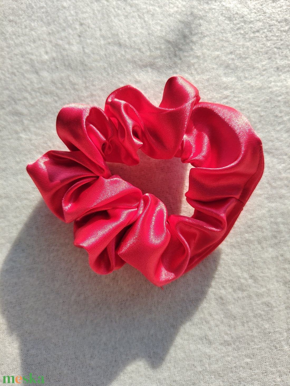Piros szatén scrunchie hajgumi - ruha & divat - hajdísz & hajcsat - hajgumi - Meska.hu Piros szatén scrunchie hajgumi - ruha & divat - hajdísz & hajcsat - hajgumi - Meska.hu