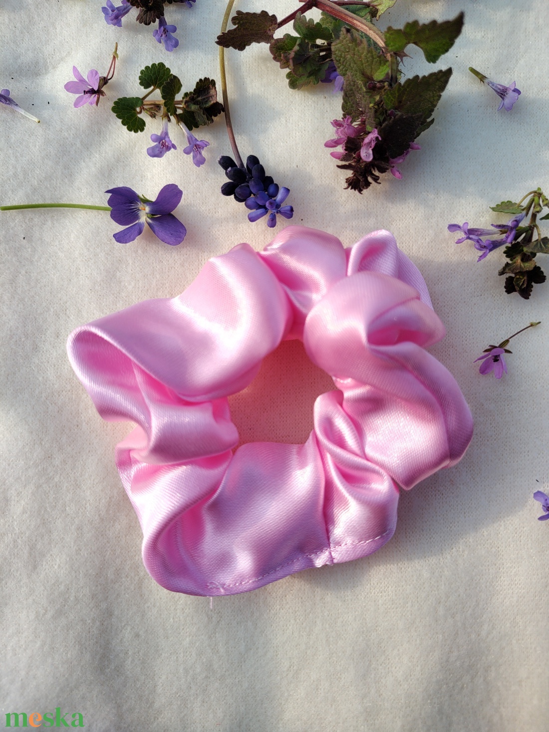 Babarózsaszín szatén scrunchie hajgumi - ruha & divat - hajdísz & hajcsat - hajgumi - Meska.hu Babarózsaszín szatén scrunchie hajgumi - ruha & divat - hajdísz & hajcsat - hajgumi - Meska.hu
