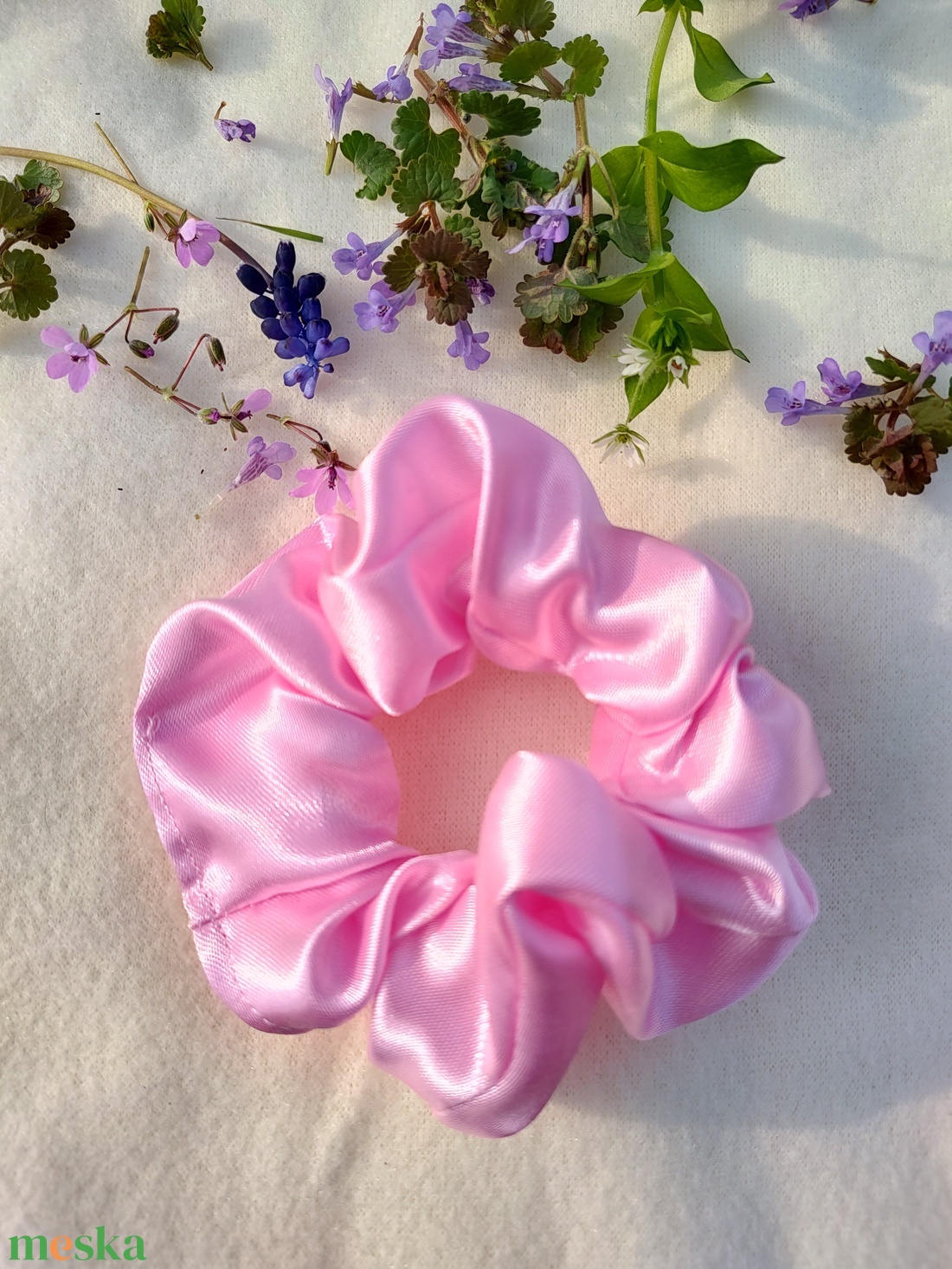 Babarózsaszín szatén scrunchie hajgumi - ruha & divat - hajdísz & hajcsat - hajgumi - Meska.hu Babarózsaszín szatén scrunchie hajgumi - ruha & divat - hajdísz & hajcsat - hajgumi - Meska.hu