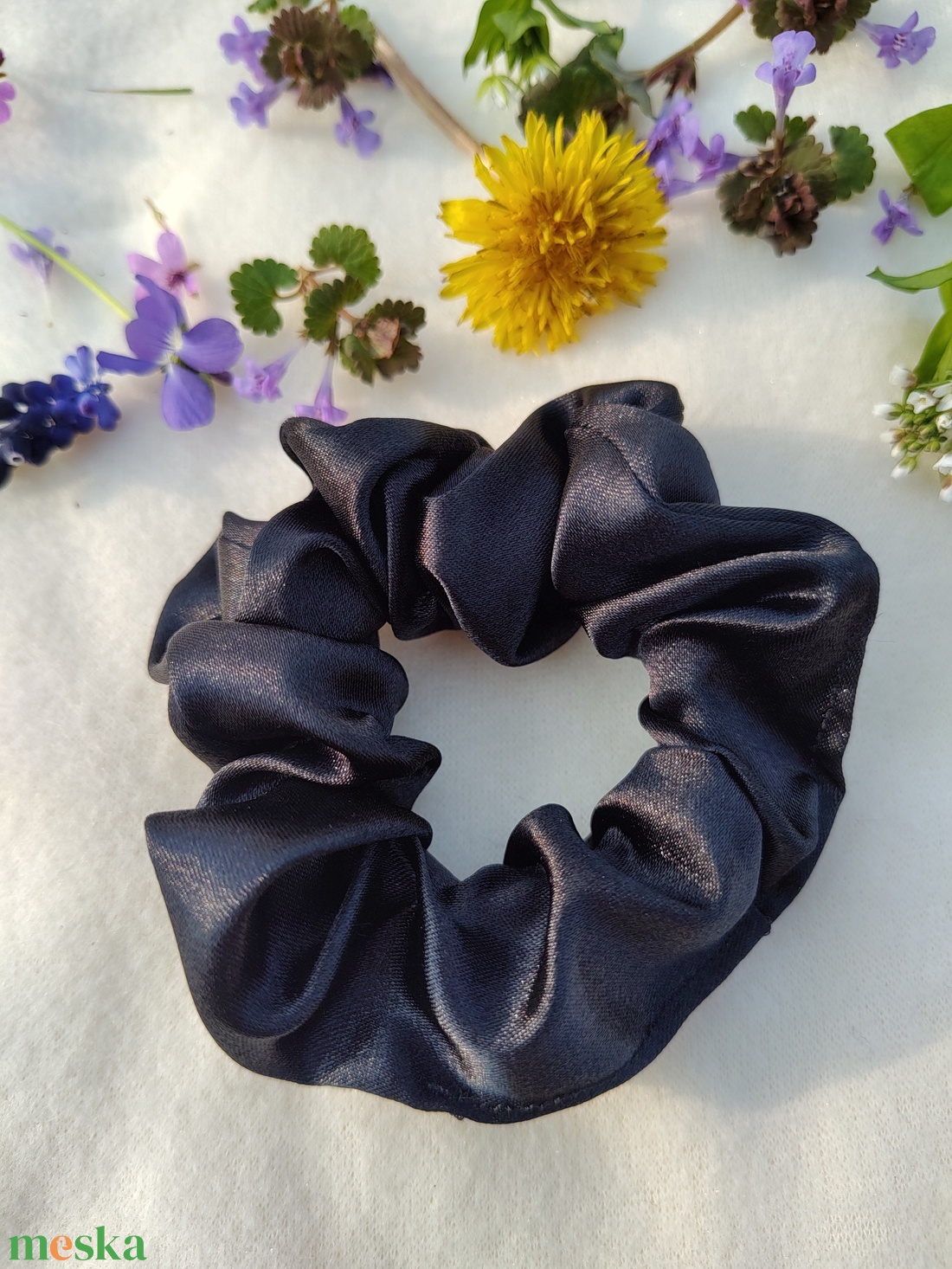 Fekete szatén scrunchie hajgumi - ruha & divat - hajdísz & hajcsat - hajgumi - Meska.hu Fekete szatén scrunchie hajgumi - ruha & divat - hajdísz & hajcsat - hajgumi - Meska.hu