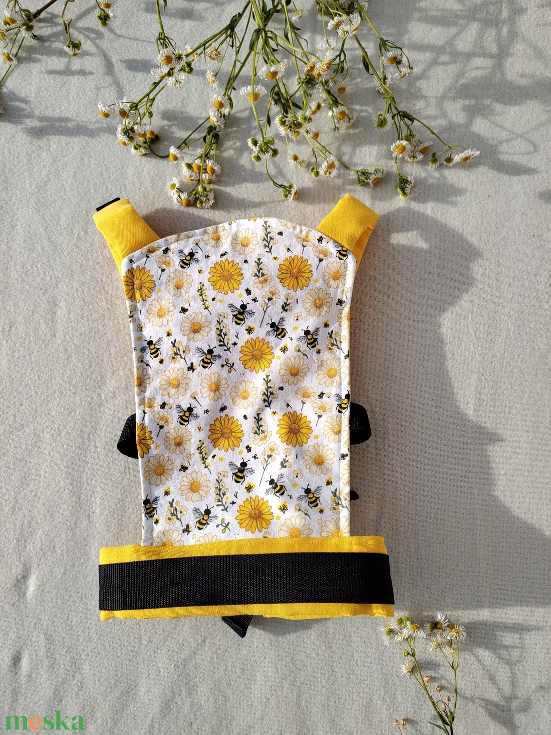 Játék csatos hordozó - sárga virágos - játék & sport - baba & babaház - babaruha, babakellék - Meska.hu