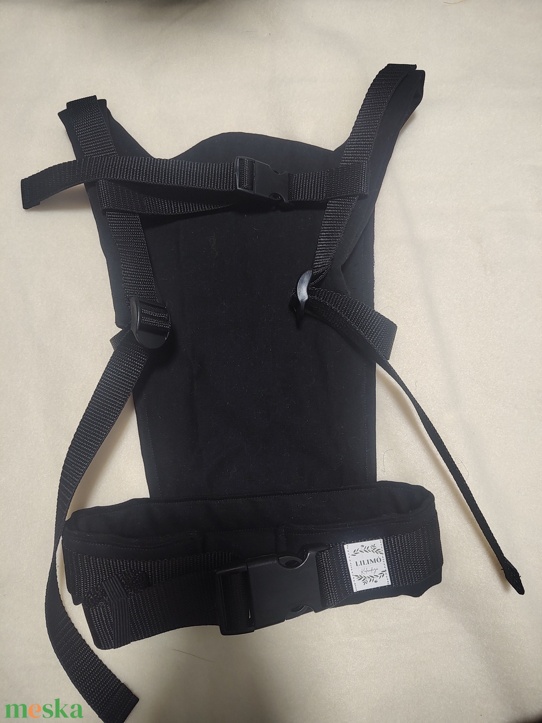 Játék csatos hordozó - kék mintás fekete pántokkal - játék & sport - baba & babaház - babaruha, babakellék - Meska.hu