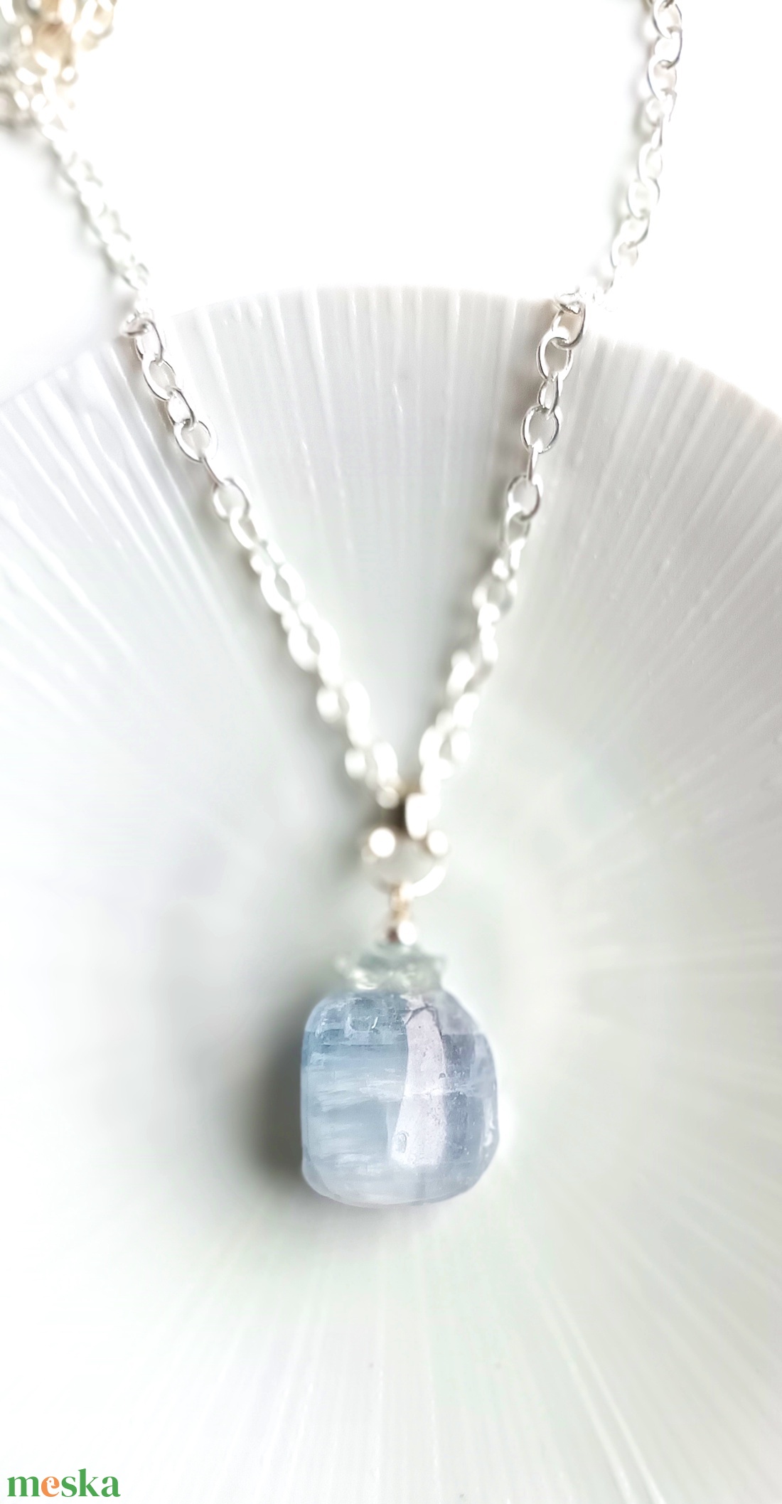 Angyalkő (cölesztin) valódi ásvány medálos nyaklánc - ékszer - nyaklánc - medál - Meska.hu