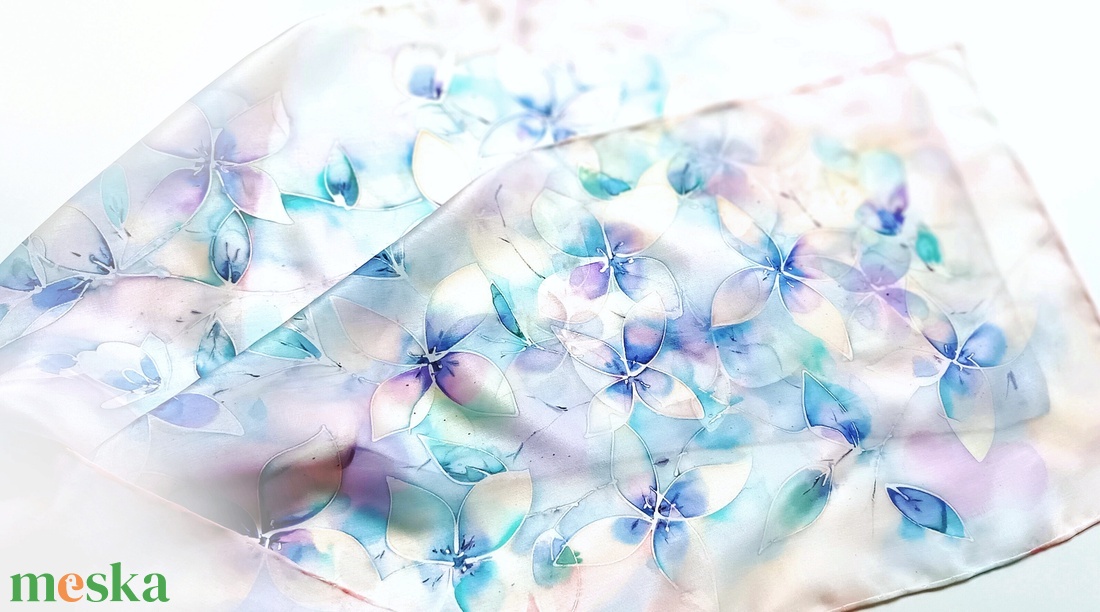 Hajnali hortenziák tiszta selyem sál - ruha & divat - sál, sapka, kendő - sál - Meska.hu