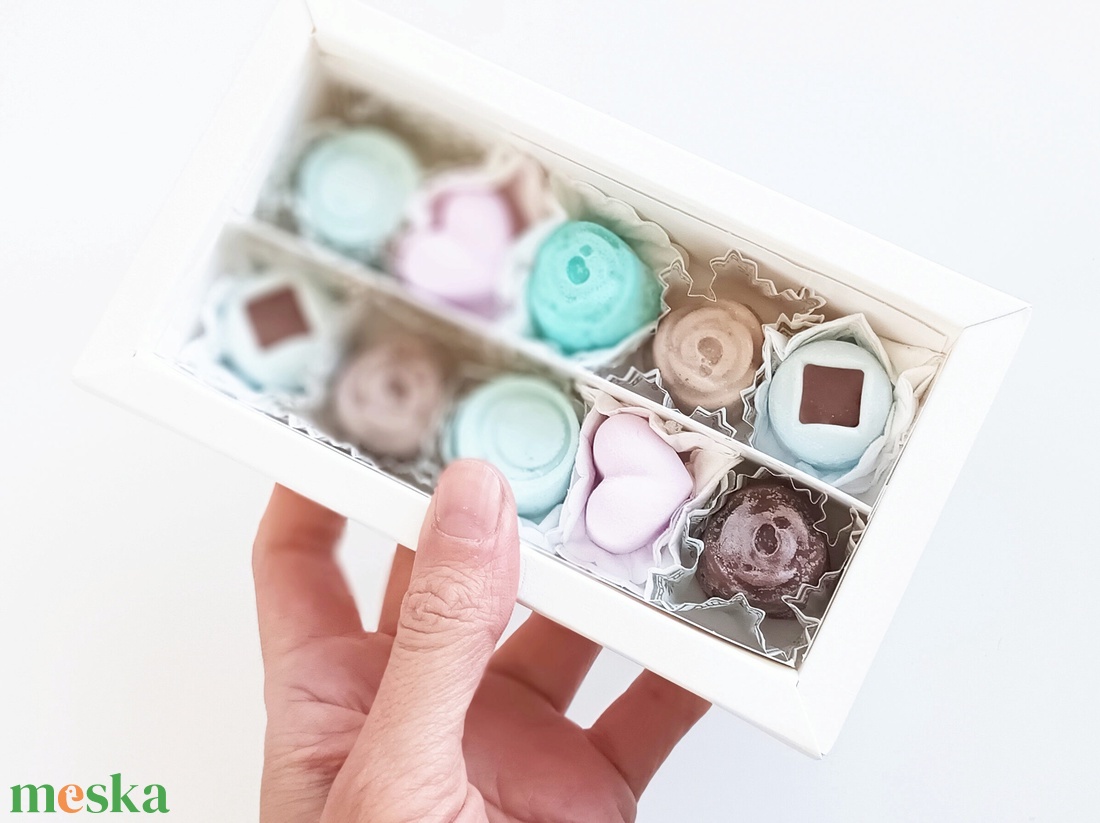 Csokis bonbon dekor szappanok díszdobozban - szépségápolás - szappan & fürdés - kézműves szappan - Meska.hu Csokis bonbon dekor szappanok díszdobozban - szépségápolás - szappan & fürdés - kézműves szappan - Meska.hu