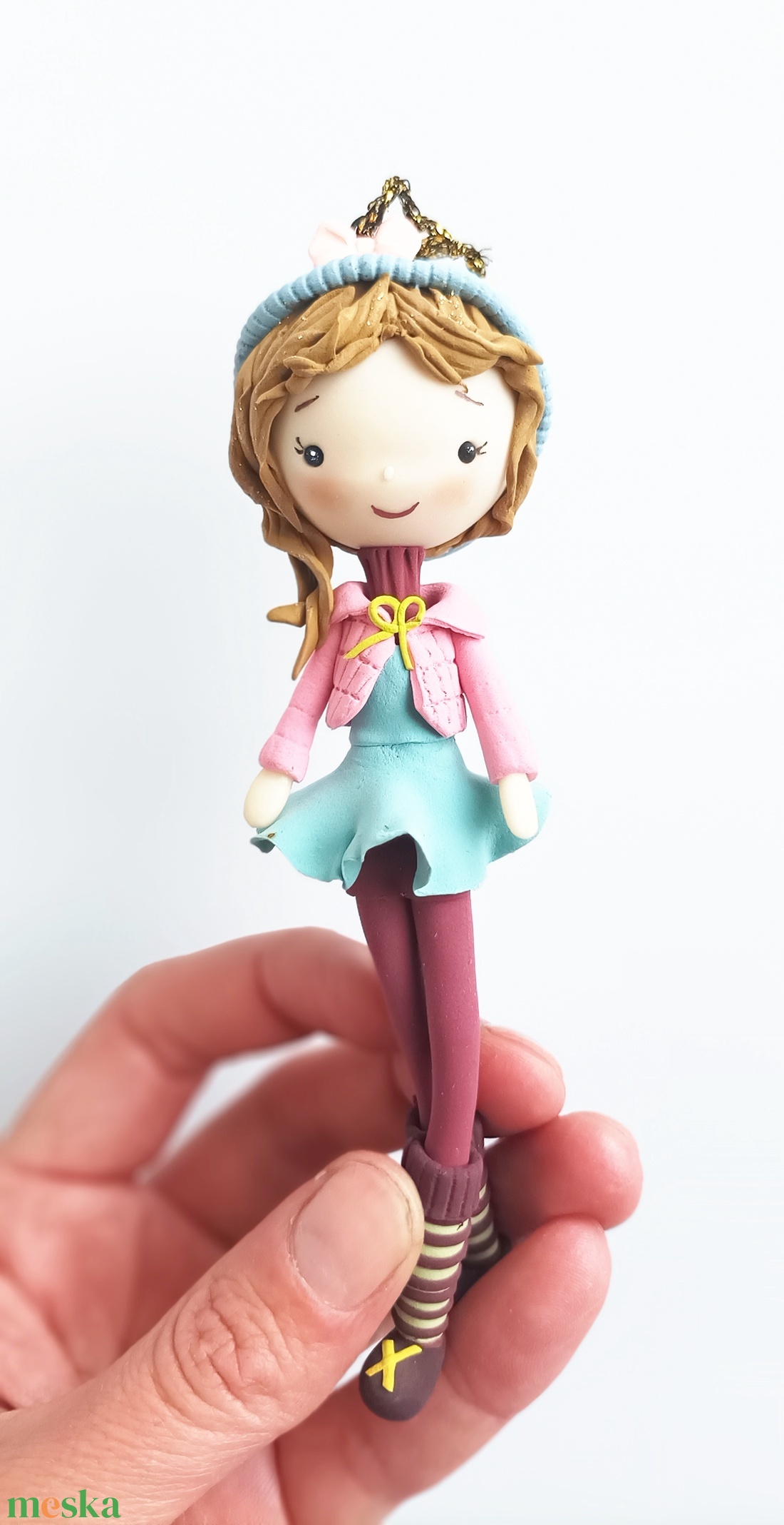 Felakasztható kislány dísz (szőke) - karácsony - karácsonyi lakásdekoráció - karácsonyi manók, figurák - Meska.hu