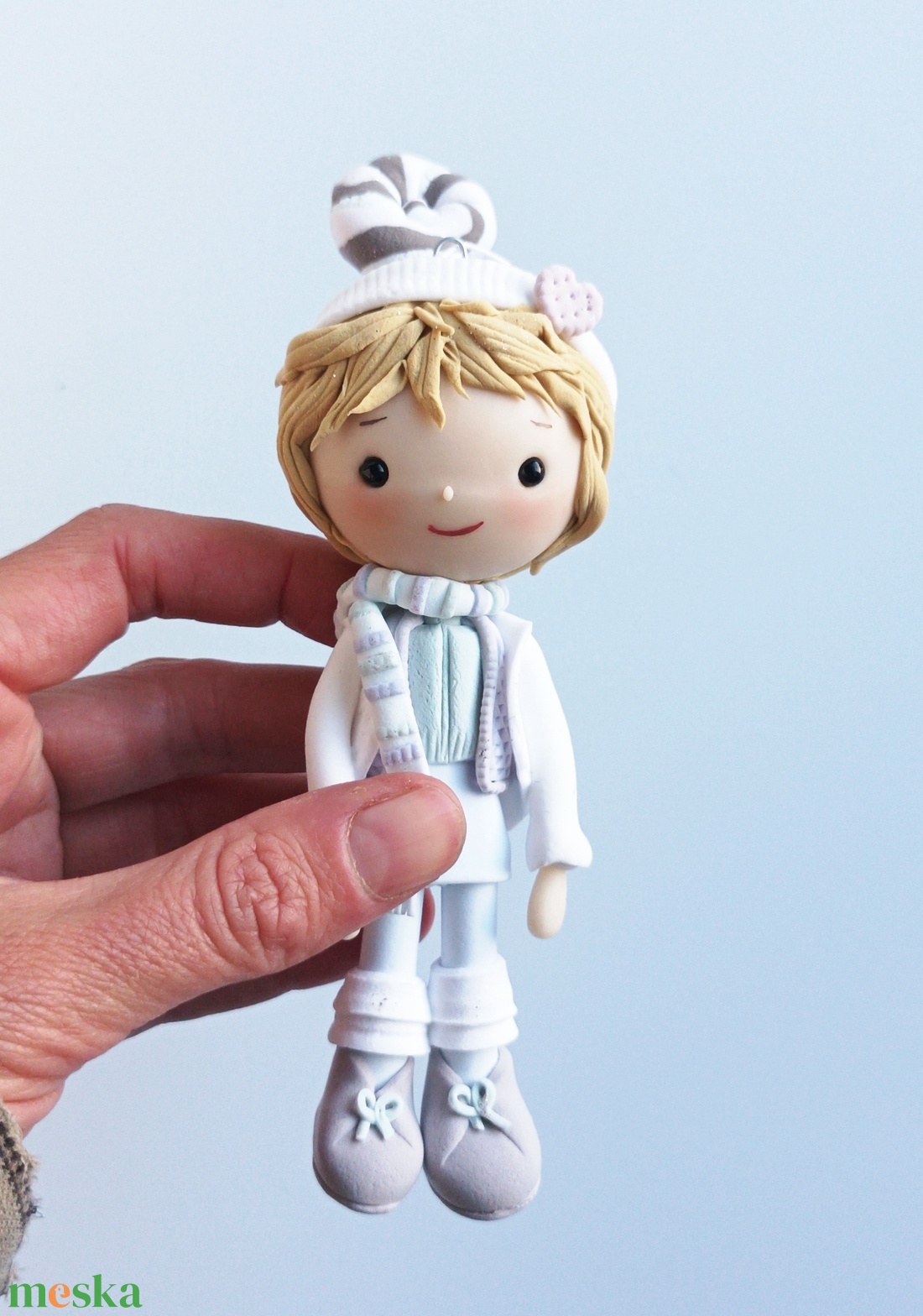 Kisfiú dísz (felakasztható): szőke - karácsony - karácsonyi lakásdekoráció - karácsonyfadíszek - Meska.hu