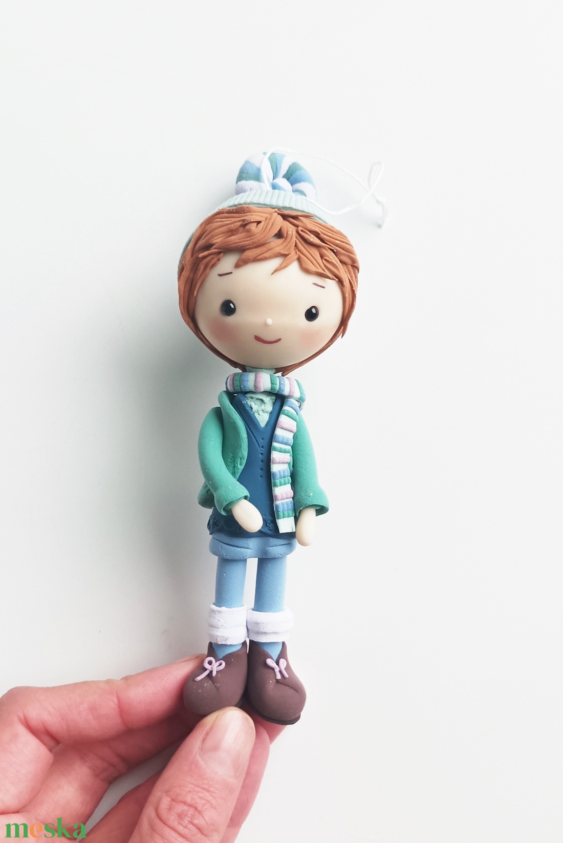 Kisfiú dísz (felakasztható): barna hajú - karácsony - karácsonyi lakásdekoráció - karácsonyfadíszek - Meska.hu