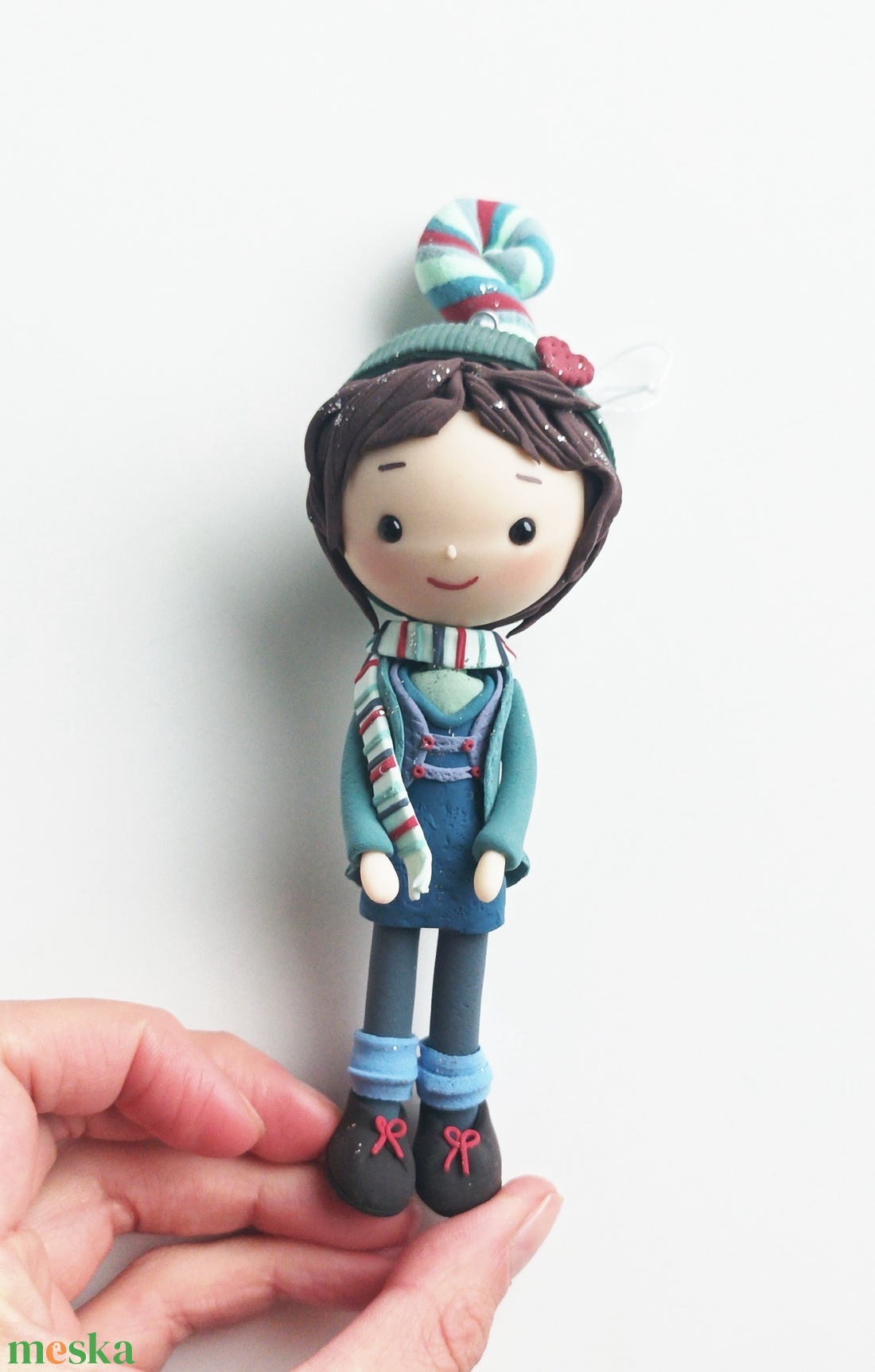 Kisfiú dísz (felakasztható): sötét hajú - karácsony - karácsonyi lakásdekoráció - karácsonyfadíszek - Meska.hu