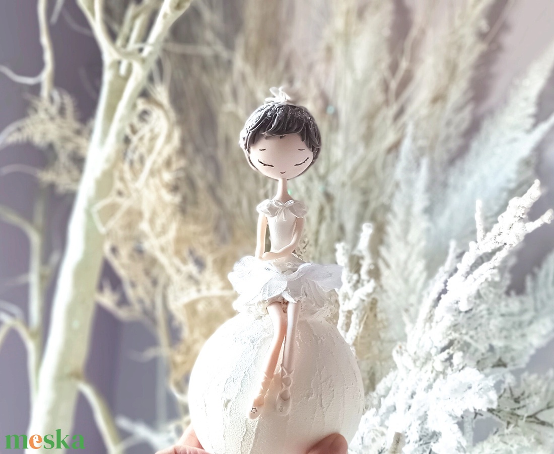 Balerina hógolyón - karácsony - karácsonyi lakásdekoráció - karácsonyfadíszek - Meska.hu