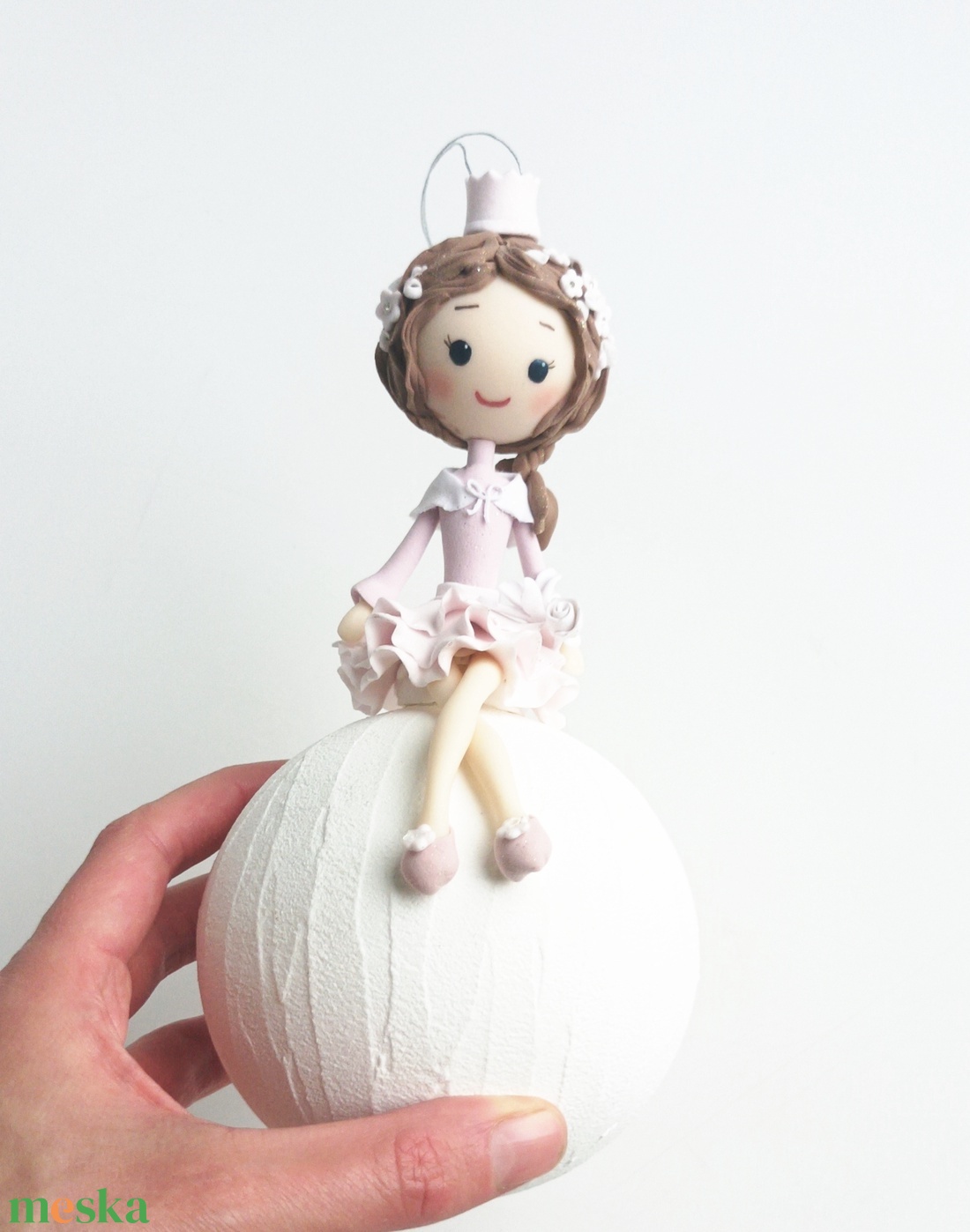 Hercegnő hógolyón - karácsony - karácsonyi lakásdekoráció - karácsonyfadíszek - Meska.hu