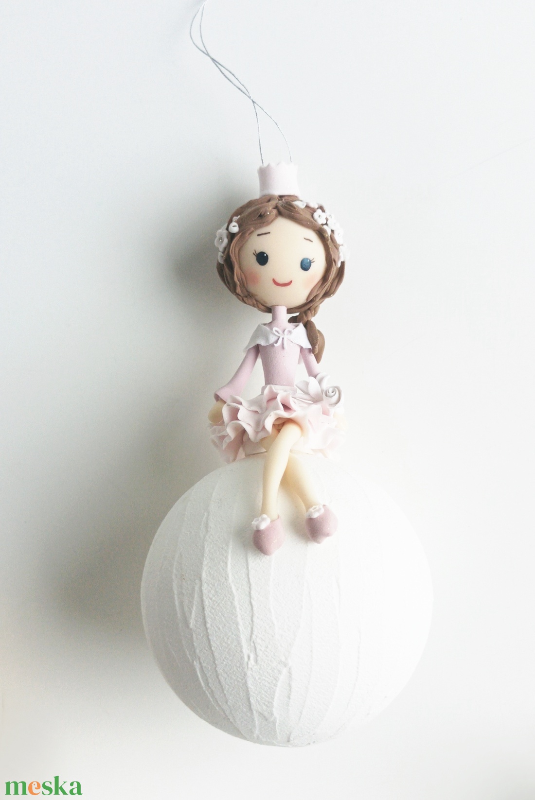 Hercegnő hógolyón - karácsony - karácsonyi lakásdekoráció - karácsonyfadíszek - Meska.hu