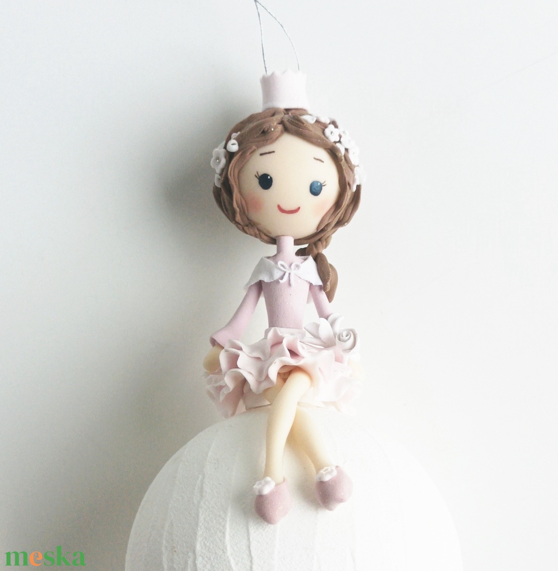 Hercegnő hógolyón - karácsony - karácsonyi lakásdekoráció - karácsonyfadíszek - Meska.hu