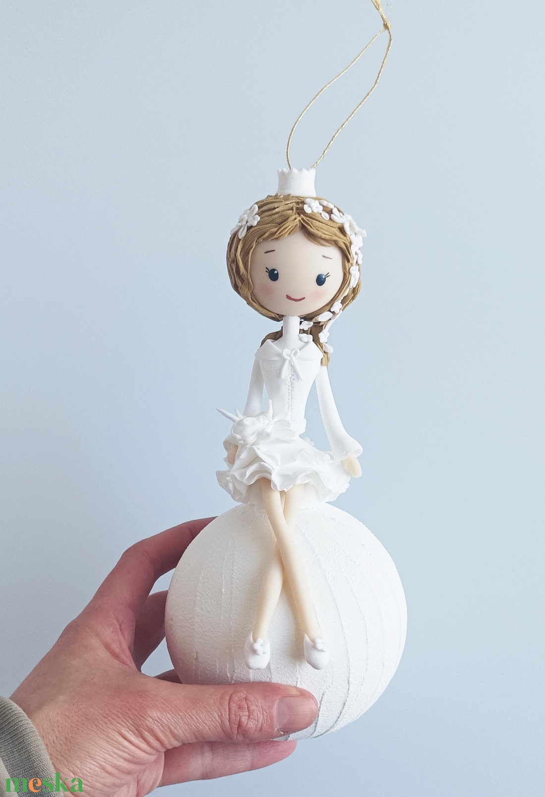 Jéghercegnő hógolyón - karácsony - karácsonyi lakásdekoráció - karácsonyfadíszek - Meska.hu