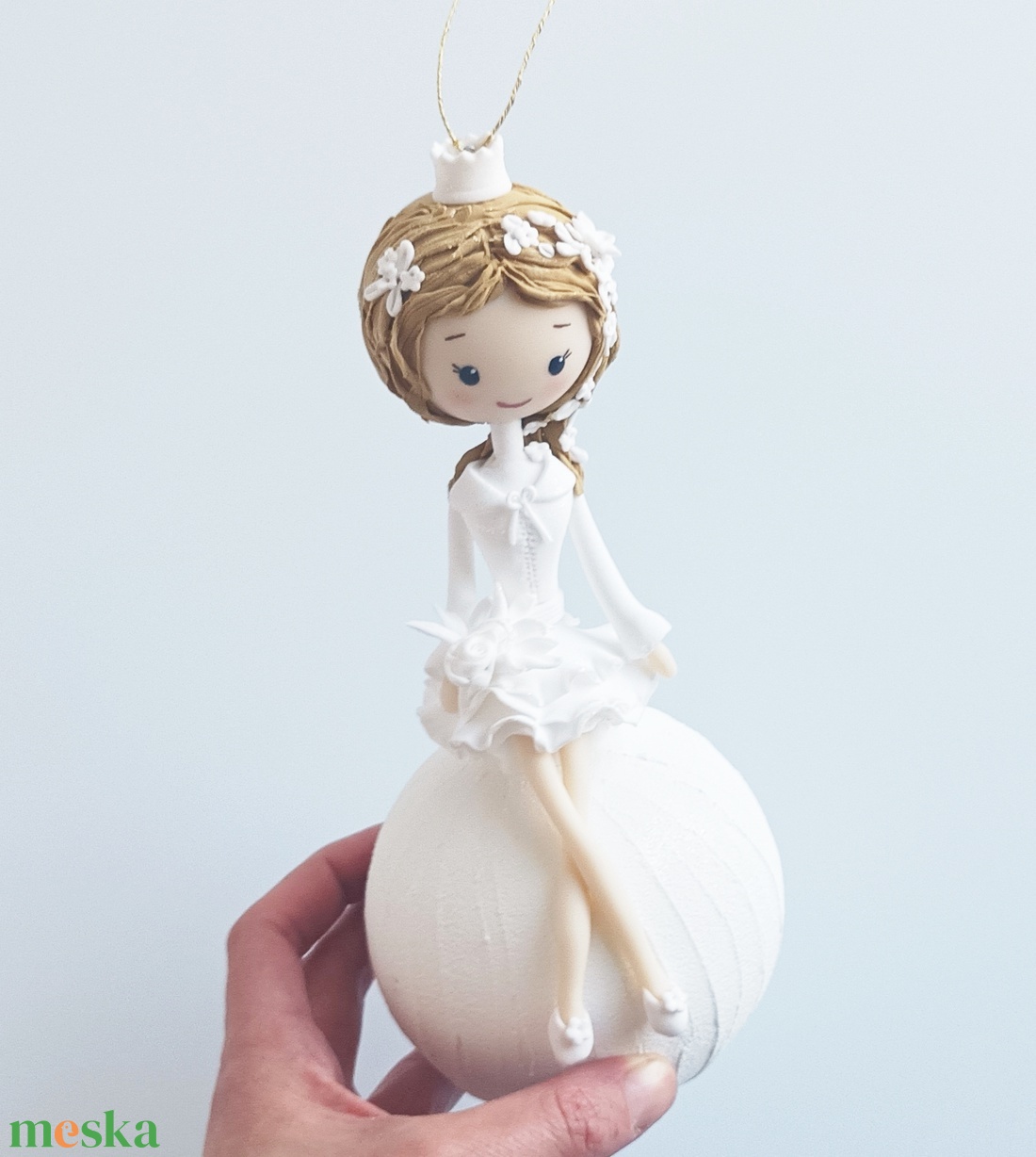 Jéghercegnő hógolyón - karácsony - karácsonyi lakásdekoráció - karácsonyfadíszek - Meska.hu