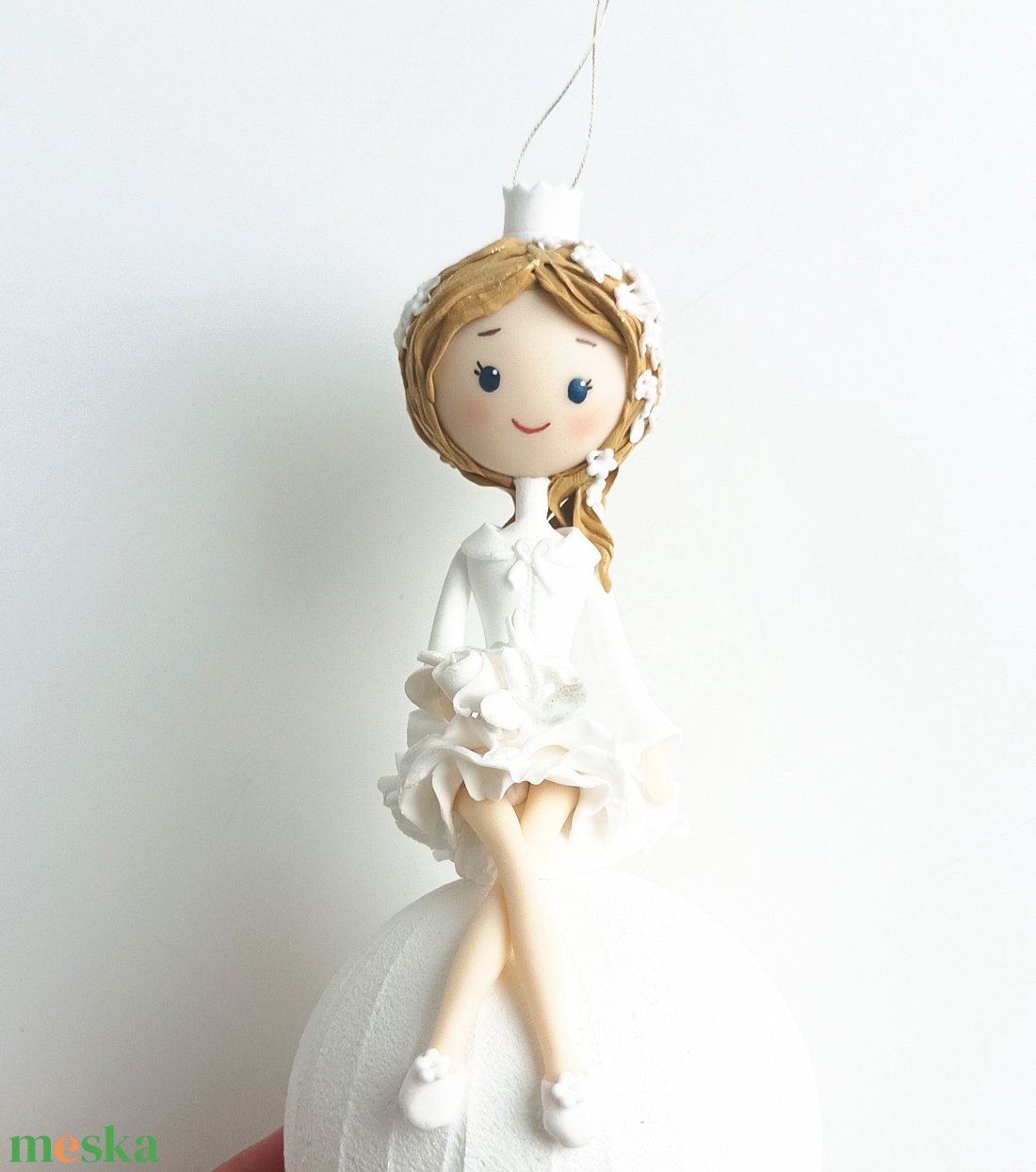 Jéghercegnő hógolyón - karácsony - karácsonyi lakásdekoráció - karácsonyfadíszek - Meska.hu