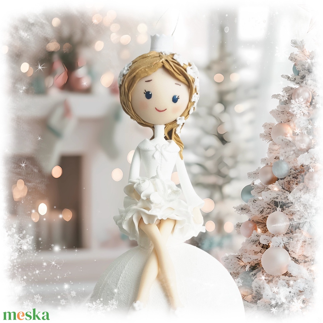Jéghercegnő hógolyón - karácsony - karácsonyi lakásdekoráció - karácsonyfadíszek - Meska.hu