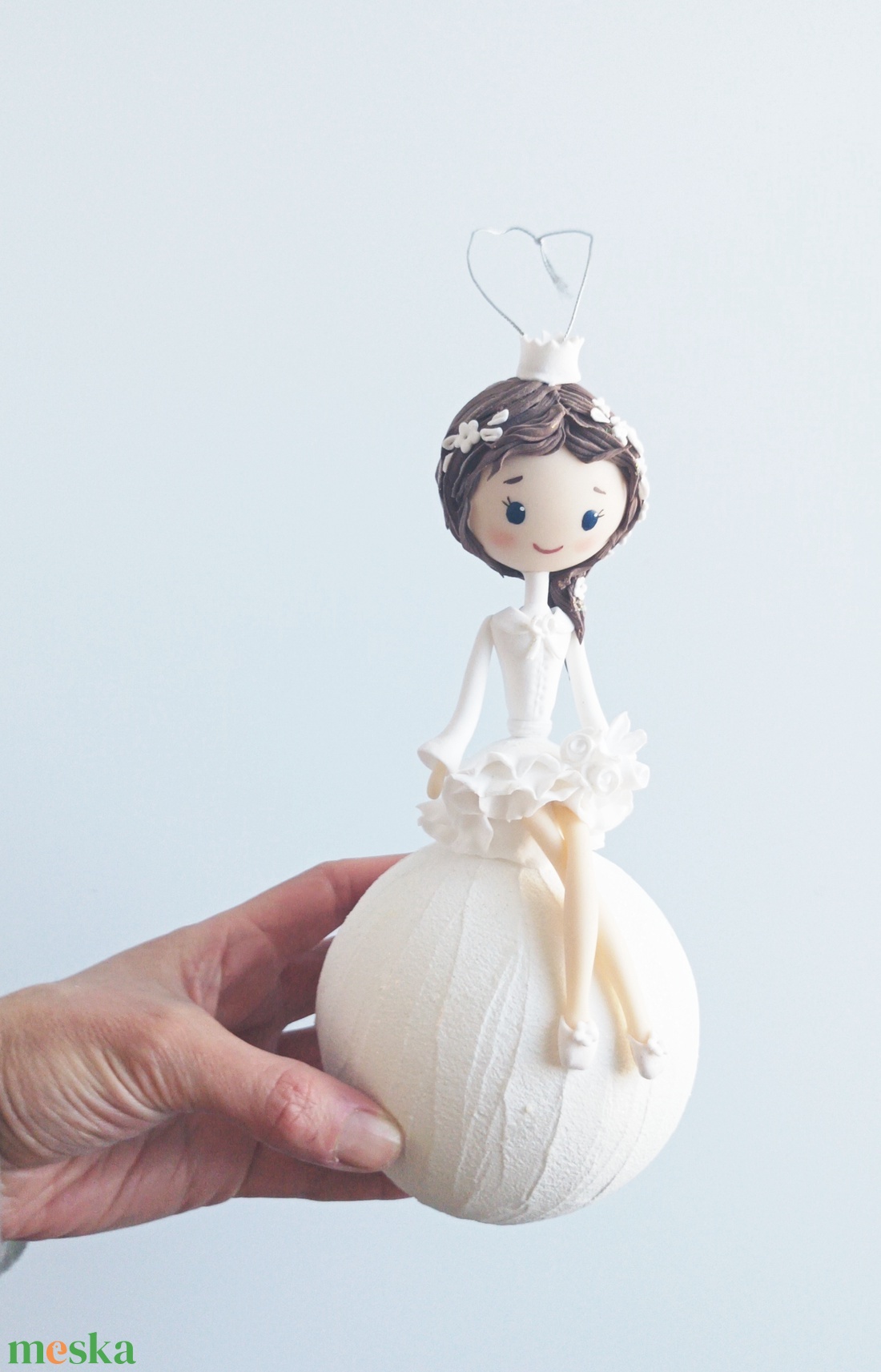 Jéghercegnő hógolyón - karácsony - karácsonyi lakásdekoráció - karácsonyfadíszek - Meska.hu