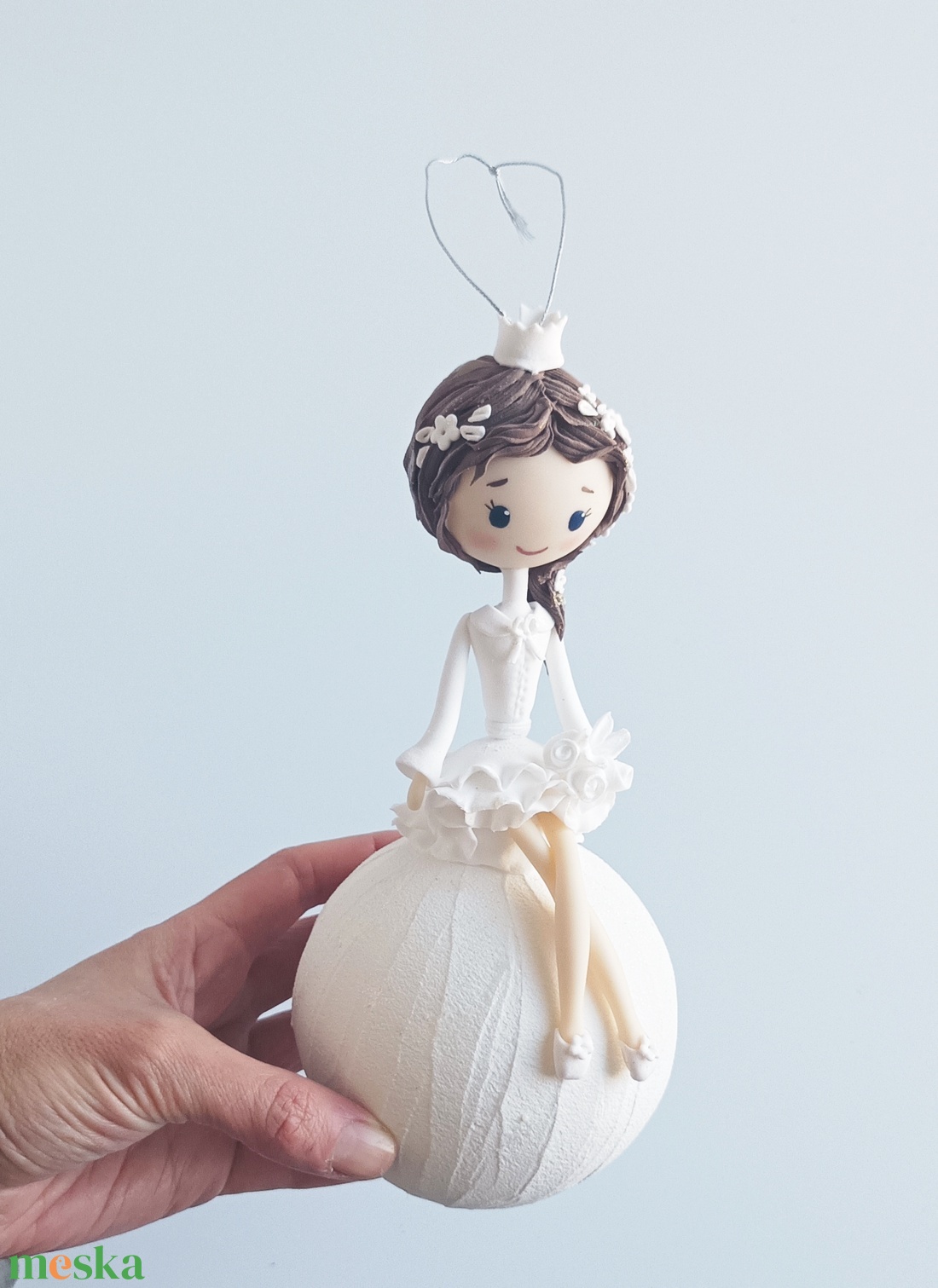 Jéghercegnő hógolyón - karácsony - karácsonyi lakásdekoráció - karácsonyfadíszek - Meska.hu