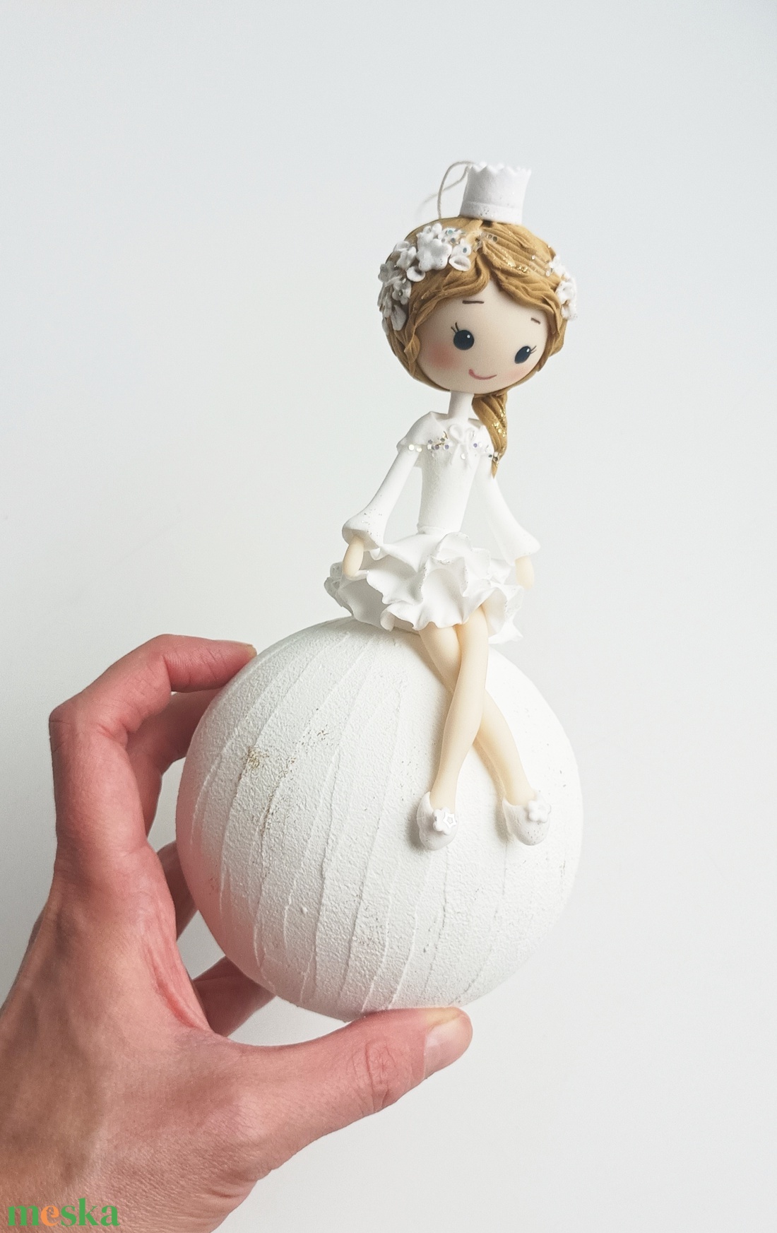 Hercegnő hógolyón - karácsony - karácsonyi lakásdekoráció - karácsonyfadíszek - Meska.hu